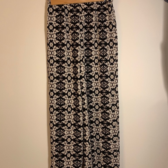 Wide Leg Floral Pant - Picture 3 of 3